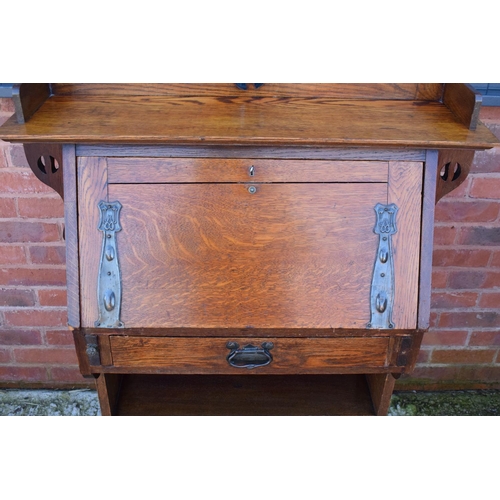 357 - Edwardian Arts and Crafts light oak student desk. Very classic of its period. In good functional con... 