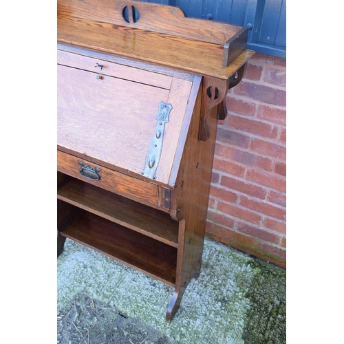 357 - Edwardian Arts and Crafts light oak student desk. Very classic of its period. In good functional con... 