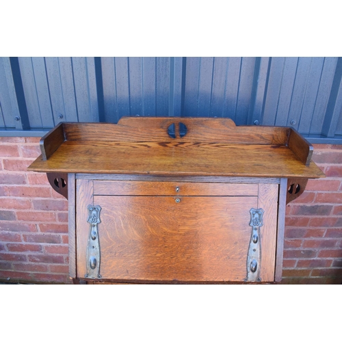 357 - Edwardian Arts and Crafts light oak student desk. Very classic of its period. In good functional con... 