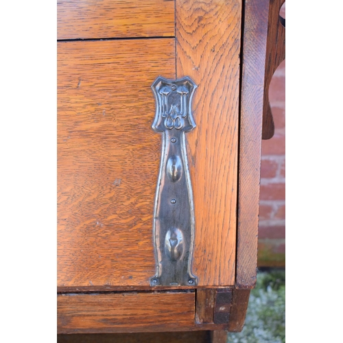 357 - Edwardian Arts and Crafts light oak student desk. Very classic of its period. In good functional con... 