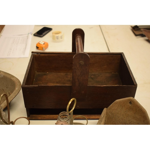 287 - A mixed collection of items to include a wooden vegetable collection box, glassware, large tray, bed... 