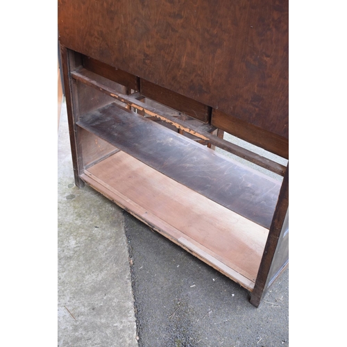 297 - 1930s oak dresser and rack. No back to it. Doors don't stay shut. 124 x 47 x 178cm.