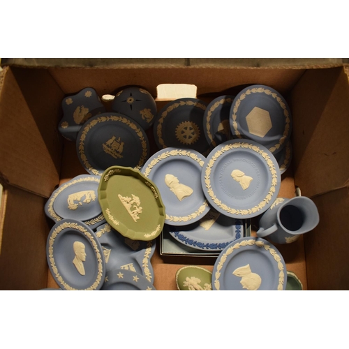 54 - A collection of Wedgwood Jasperware to include jugs, pin trays, plates, trinkets, cruets etc (Approx... 