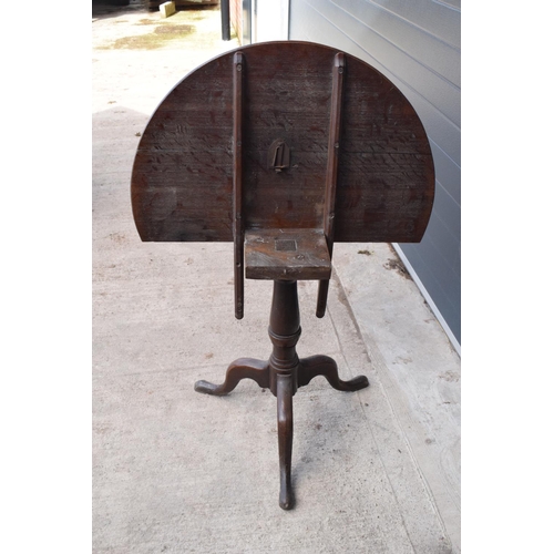 309 - Victorian oak circular drop leaf table