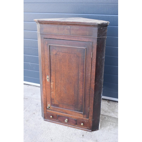 313 - Georgian oak corner cupboard with 3 drawers.  with age related wear.  105 x 76 x 46cm