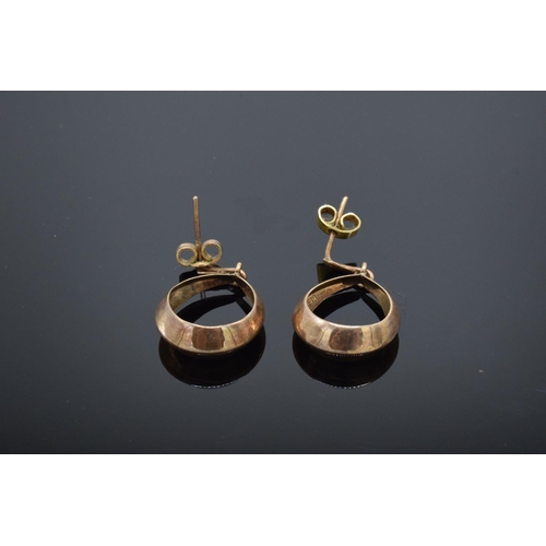 219 - A pair of 9ct gold earrings in an oval shape. 2.1 grams. Full hallmarks to interior.