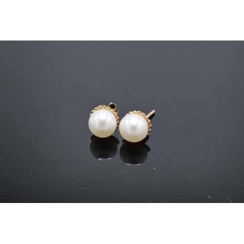 220 - A pair of 9ct gold earrings with pearls. Gross weight 1.2 grams. Unmarked but test as 9ct.