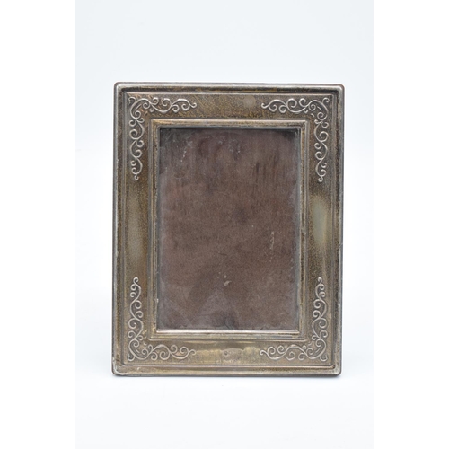 226 - A silver fronted picture frame hallmarked for Sheffield 1993. 18 x 14cm. Some minor dents/ scratches... 