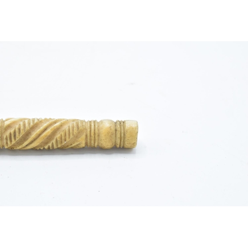 229 - 19th century carved ivory parasol handle: Measures 15.25 cm long.  Chipping to bottom turning