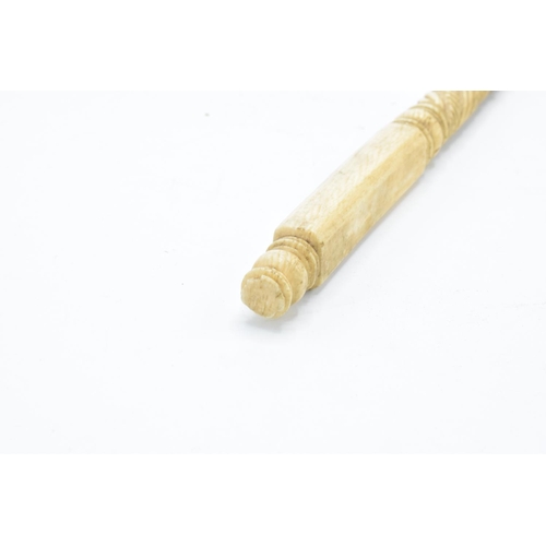 229 - 19th century carved ivory parasol handle: Measures 15.25 cm long.  Chipping to bottom turning