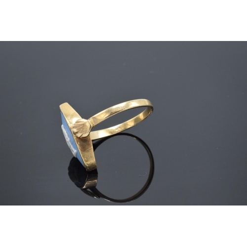 232 - 9ct gold ring with a Wedgwood jasperware insert. 2.4 grams gross weight. UK size Q. Some damage to t... 