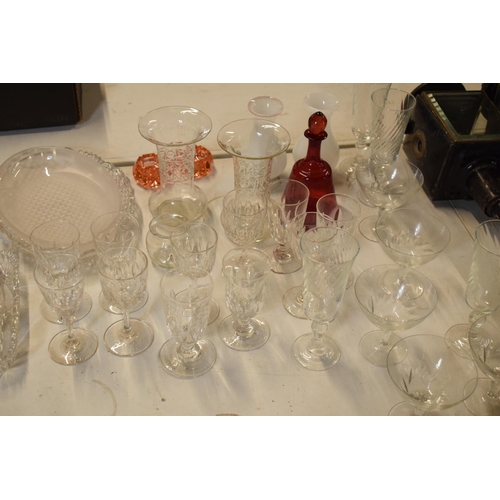 264 - A mixed collection of 19th but mainly 20th glass to include vases, sherry glasses, trays etc. Condit... 