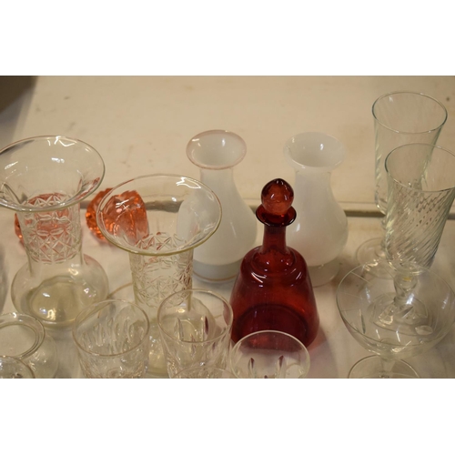 264 - A mixed collection of 19th but mainly 20th glass to include vases, sherry glasses, trays etc. Condit... 