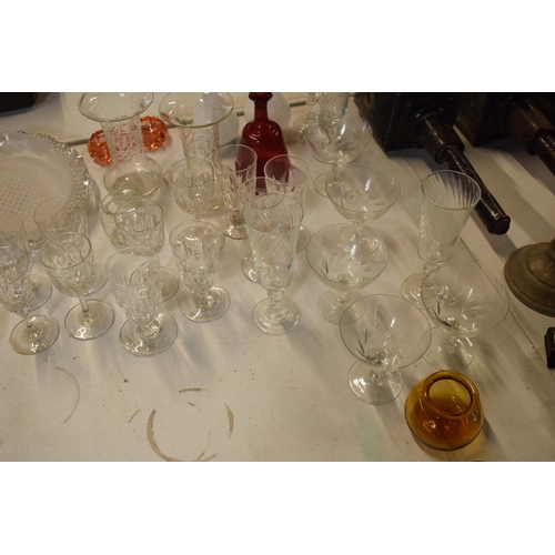 264 - A mixed collection of 19th but mainly 20th glass to include vases, sherry glasses, trays etc. Condit... 