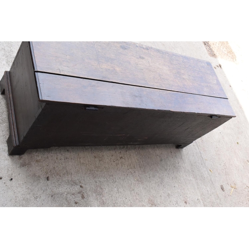 299 - An early 19th century oak chest/ blanket box with a lift up lid. 121 x 44 x 47cm. In good condition ... 