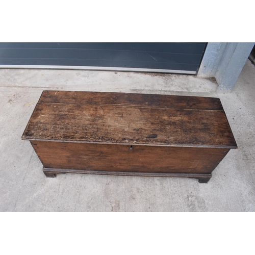 299 - An early 19th century oak chest/ blanket box with a lift up lid. 121 x 44 x 47cm. In good condition ... 