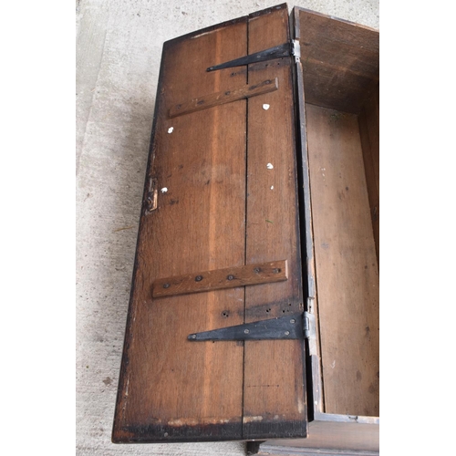 299 - An early 19th century oak chest/ blanket box with a lift up lid. 121 x 44 x 47cm. In good condition ... 