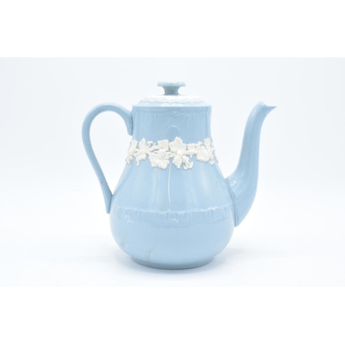 60 - Wedgwood Embossed Queen's Ware coffee pot. In good condition with no obvious damage or restoration. ... 