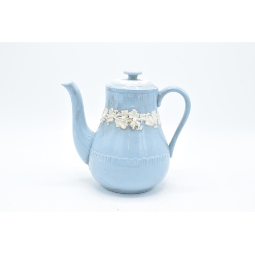 60 - Wedgwood Embossed Queen's Ware coffee pot. In good condition with no obvious damage or restoration. ... 