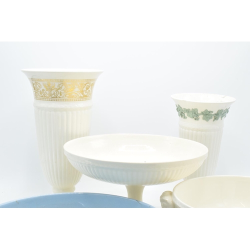 75 - A mixed collection of Wedgwood to include Queensware and Cream ware such as vases, bowls, trinkets e... 