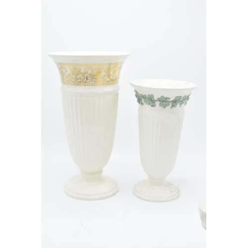 75 - A mixed collection of Wedgwood to include Queensware and Cream ware such as vases, bowls, trinkets e... 