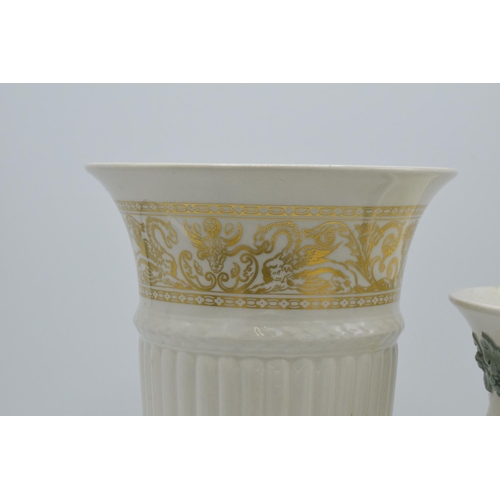 75 - A mixed collection of Wedgwood to include Queensware and Cream ware such as vases, bowls, trinkets e... 