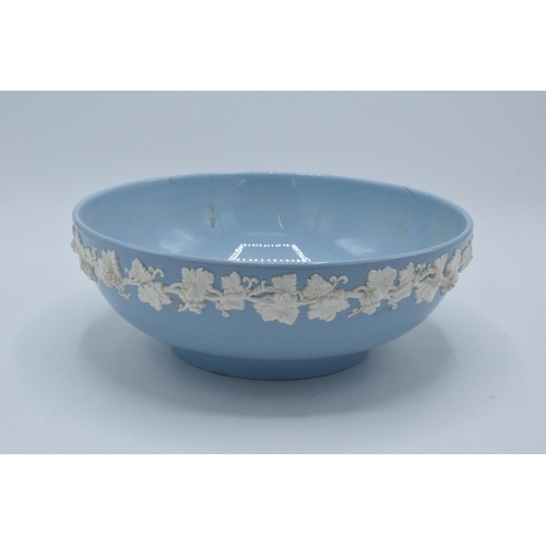 75 - A mixed collection of Wedgwood to include Queensware and Cream ware such as vases, bowls, trinkets e... 