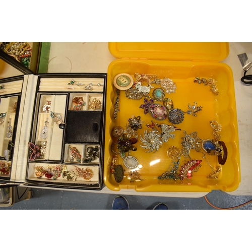 193 - A collection of costume jewellery to include a portable jewellery box with a mirror backed lid.