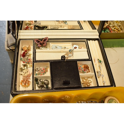 193 - A collection of costume jewellery to include a portable jewellery box with a mirror backed lid.