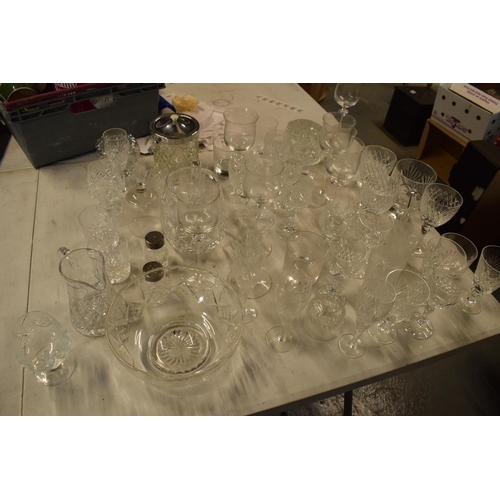 192B - A large collection of crystal, cut glass and pressed glass to include various makes such as Dartingt... 