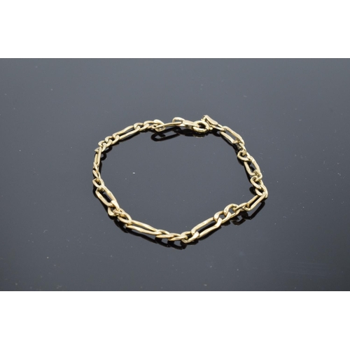 204 - 9ct hallmarked gold link bracelet, 19cm in length. 1.9 grams