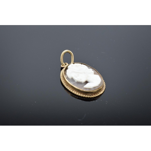 208 - A 9ct gold pendant set with a cameo, gross weight 1.6 grams. Full Hallmarks.