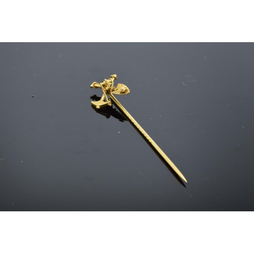 229A - A 9ct gold stick pin in the form of a miner's shovel and pick axe. Tests as 9ct gold. 2.1 grams. 6.5... 