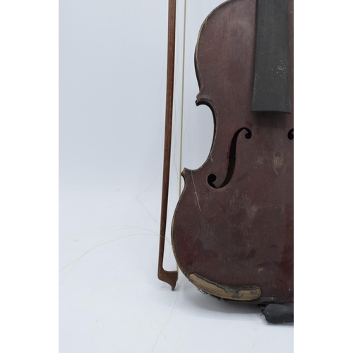 257 - A late 19th/ early 20th century violin and associated bow with the following label on the inside 'E.... 