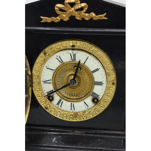 263 - A 19th century mantle clock with gilded pillars with an Ansonia Clock Co movement New York USA. Unte... 