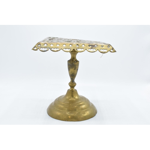 289 - An early 20th century brass footed pedestal/ stand. 23cm tall.