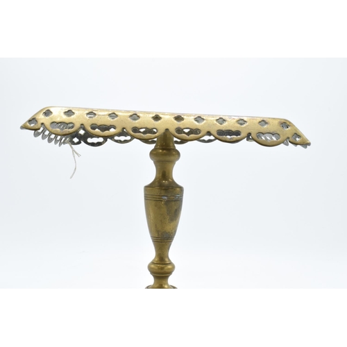 289 - An early 20th century brass footed pedestal/ stand. 23cm tall.