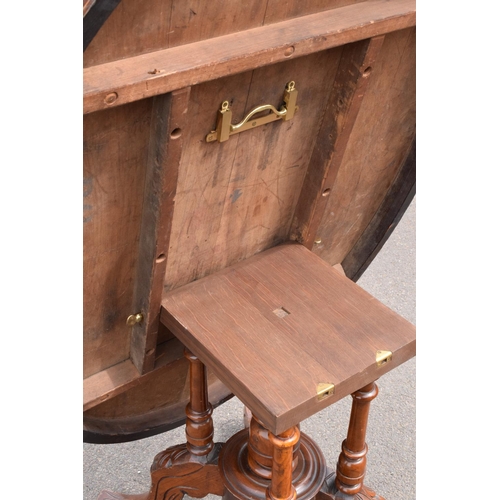 291 - Late 19th century Victorian walnut veneered table with tilt top movement. In good condition with som... 