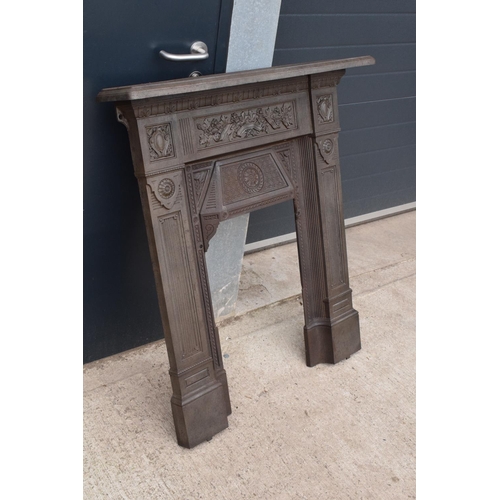 325 - Victorian cast iron fireplace (cleaned up and shotblasted). 91 x 16 x 103cm