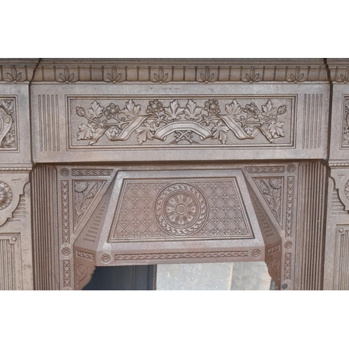 325 - Victorian cast iron fireplace (cleaned up and shotblasted). 91 x 16 x 103cm