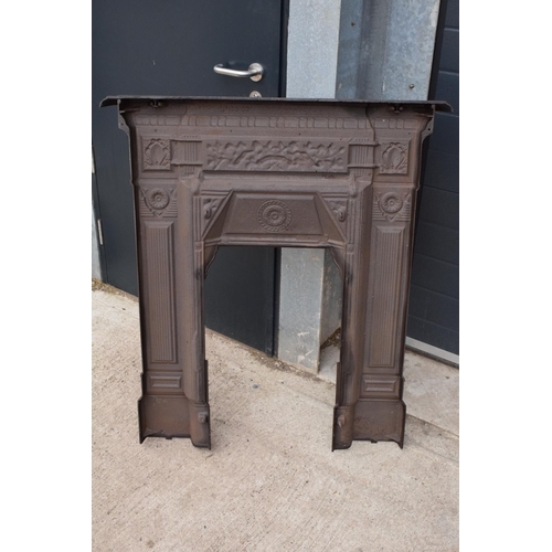 325 - Victorian cast iron fireplace (cleaned up and shotblasted). 91 x 16 x 103cm