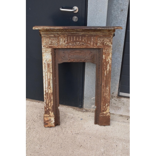 326 - Victorian cast iron fireplace. 72 x 12 x 91cm.