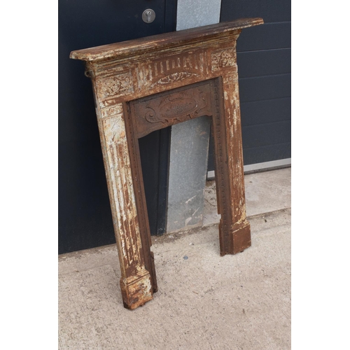 326 - Victorian cast iron fireplace. 72 x 12 x 91cm.