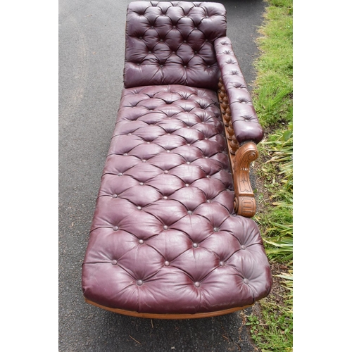 331 - An Edwardian/ early 20th century chaise longue with leather upholstery. 195cm long. In good conditio... 