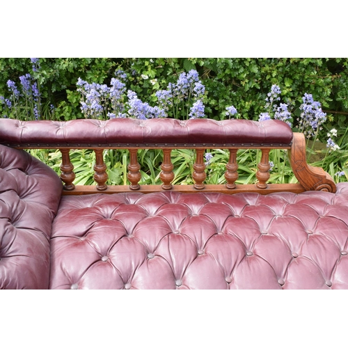 331 - An Edwardian/ early 20th century chaise longue with leather upholstery. 195cm long. In good conditio... 