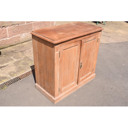 339 - Early 20th century hardwood 2 door cabinet in elm, ash or similar hardwood. In good functional condi... 