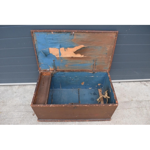 351 - An early 20th century painted pine chest / tool chest with rope handles. 86cm long. In good function... 