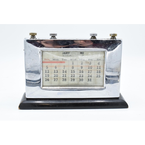 275 - Vintage 20th century chrome plated perpetual desk calendar in working order. 15cm tall.