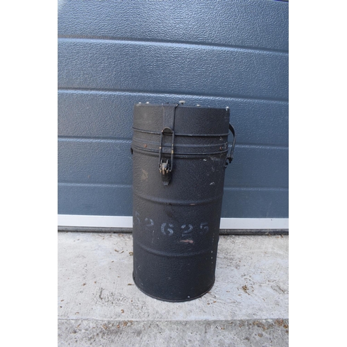 286 - Vintage World War II (WWII) RAF Bombers thermos flask tiffin black with pods. In good condition. 47c... 