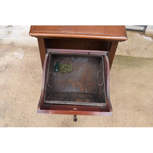 300 - Edwardian coal purdonium/ coal scuttle in the form of a cabinet. In good functional condition. 77 x ... 